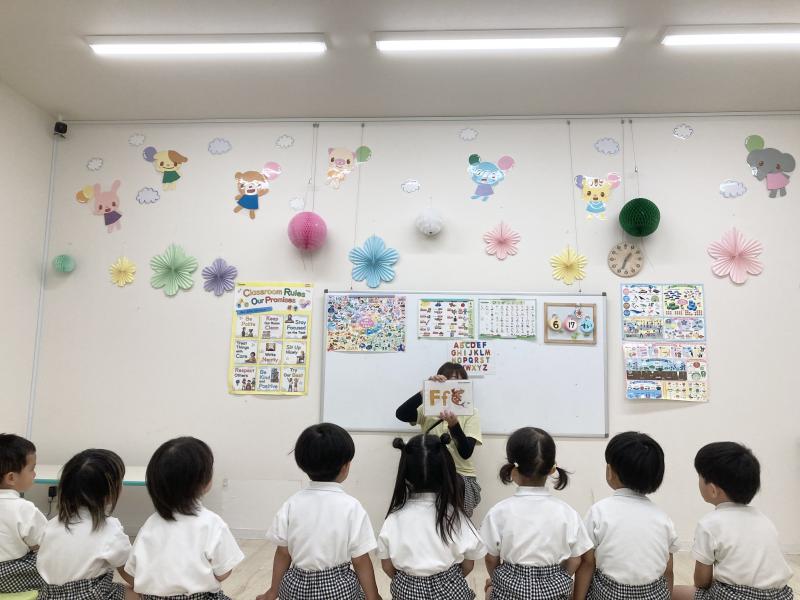 英語レッスン☆ 《大阪市西区,新町にある幼児教育一体型保育園HUGアカデミー、一時預かり、一時保育》