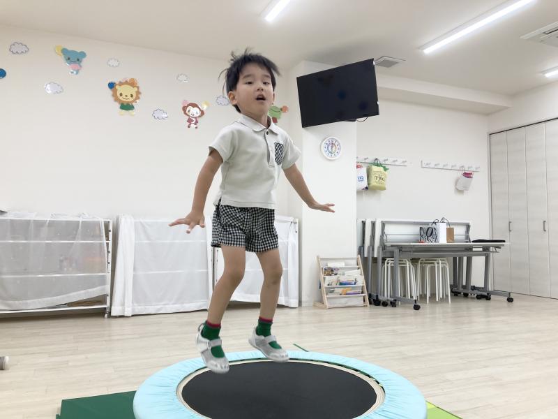 トランポリンをしましたよ☆ 《大阪市西区,新町にある幼児教育一体型保育園HUGアカデミー、一時預かり、一時保育》
