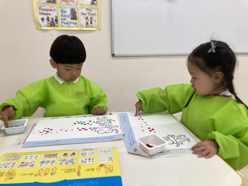 絵画をしました！《大阪市西区,新町にある幼児教育一体型保育園HUGアカデミー、一時預かり、一時保育》