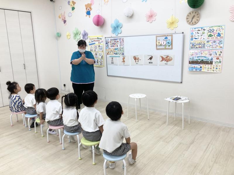 英語レッスン☆ 《大阪市西区,新町にある幼児教育一体型保育園HUGアカデミー、一時預かり、一時保育》
