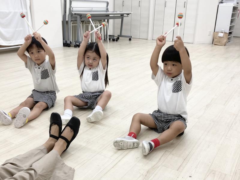 リトミック！《大阪市西区,新町にある幼児教育一体型保育園HUGアカデミー、一時預かり、一時保育》