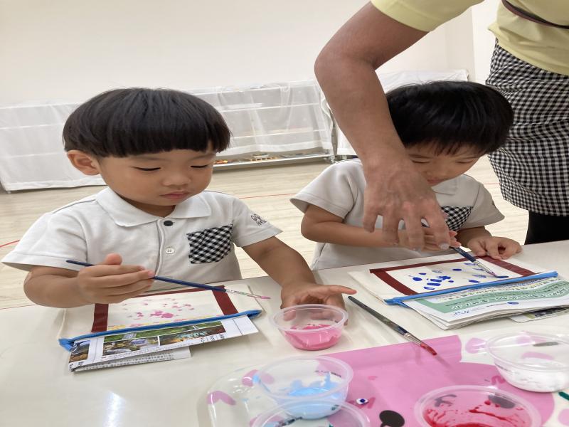 敬老の日のプレゼント作り♪《大阪市西区、新町にある幼児教室一体型保育園》