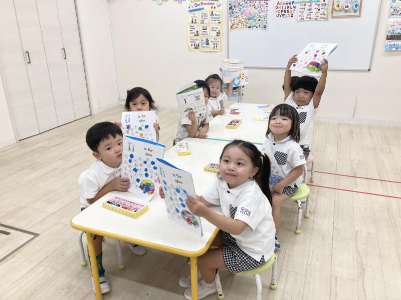 イングリッシュ☆ 《大阪市西区,新町にある幼児教育一体型保育園HUGアカデミー、一時預かり、一時保育》