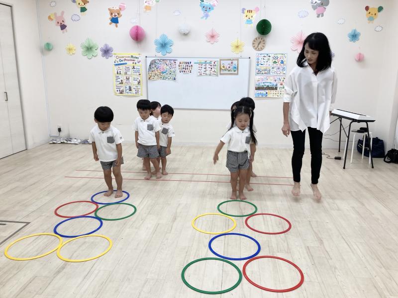 リトミック〜お月様にタッチ！〜《大阪市西区,新町にある幼児教育一体型保育園HUGアカデミー、一時預かり、一時保育》