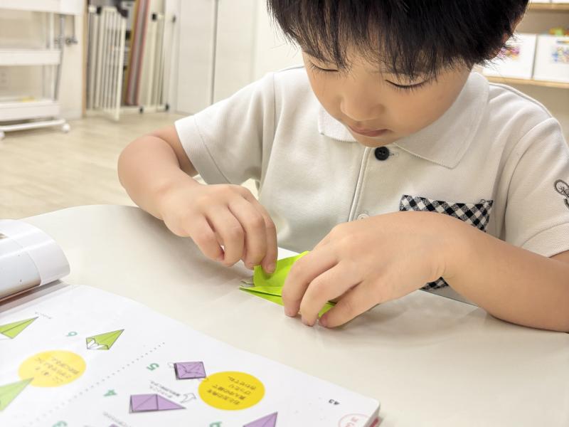 折り紙！《大阪市西区,新町にある幼児教育一体型保育園HUGアカデミー、一時預かり、一時保育》