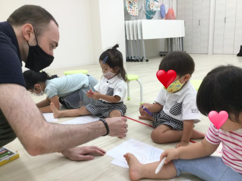 火曜日のカリキュラムは英語です《大阪市西区、新町にある幼児教室一体型保育園》」