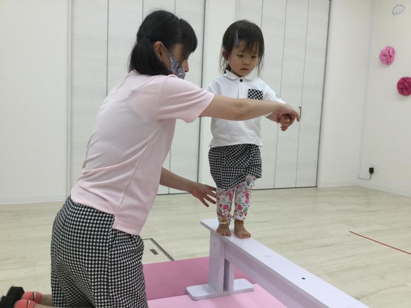 月曜日のカリキュラムは体操です。《大阪市西区、新町にある幼児教室一体型保育園》