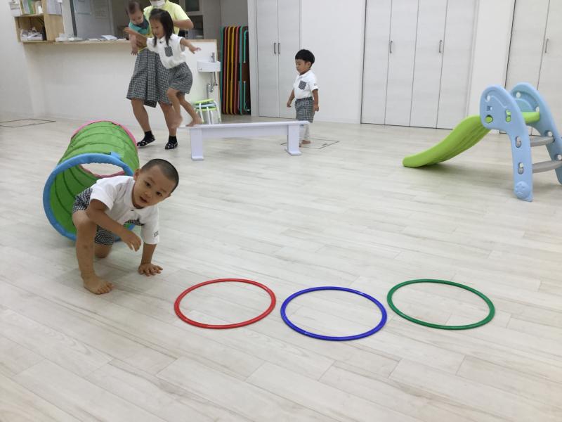 体操でサーキットをしました。《大阪市西区、西大橋の幼児一体型保育園》