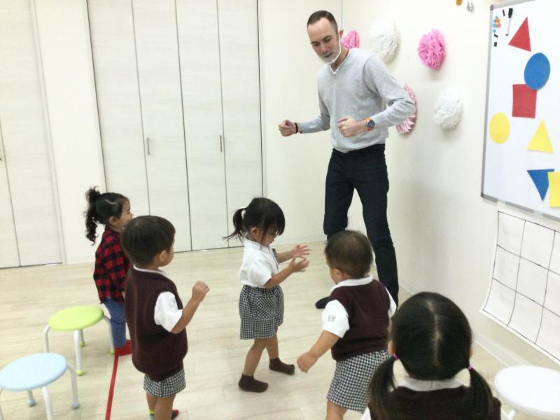 火曜日のカリキュラムは英語です！《大阪市西区、新町にある幼児教室一体型保育園》