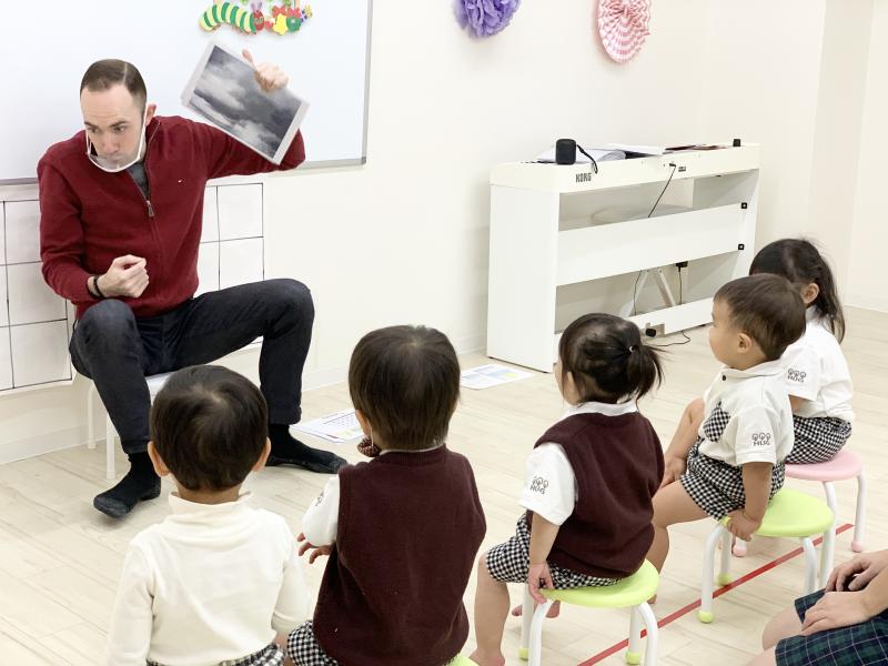 火曜日のカリキュラムは英語です！《大阪市西区、新町にある幼児教室一体型保育園》