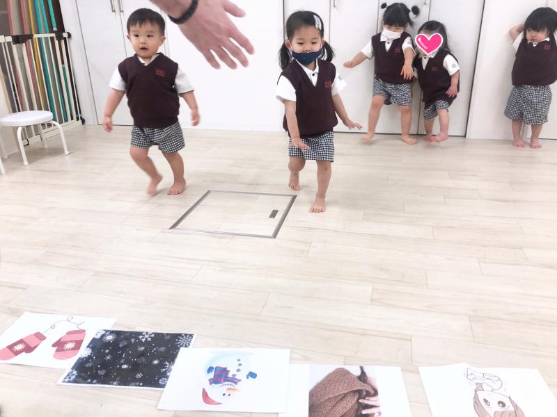 火曜日のカリキュラムは英語です。《大阪市西区、新町にある幼児教室一体型保育園》