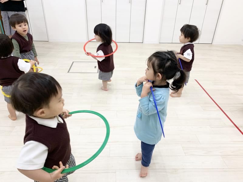 木曜日カリキュラムはリトミックです！《大阪市西区、新町にある幼児教育一体型保育園HUGアカデミー》
