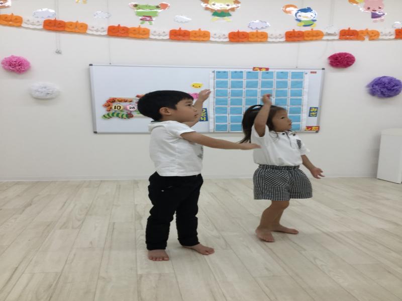 体操をしました！《大阪市西区、新町にある幼児教室一体型保育園》