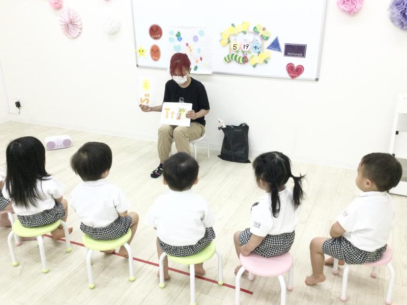 水曜日カリキュラムは英語です！《大阪市西区、新町にある幼児教育一体型保育園HUGアカデミー》