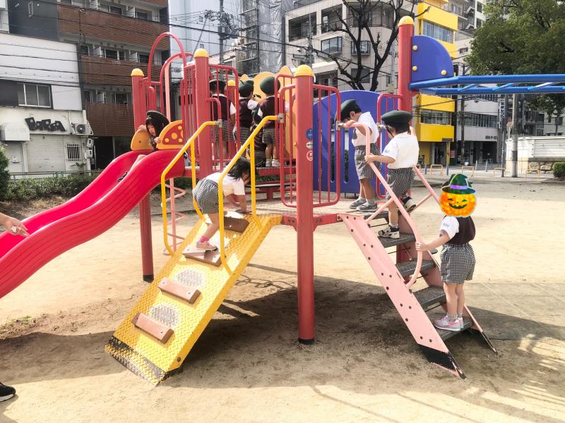 公園に行ってきました！《大阪市西区、新町にある幼児教育一体型保育園HUGアカデミー》