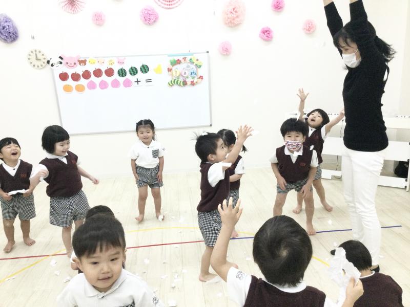 火曜日カリキュラムはリトミック 体操です！《大阪市西区、新町にある幼児教育一体型保育園HUGアカデミー》