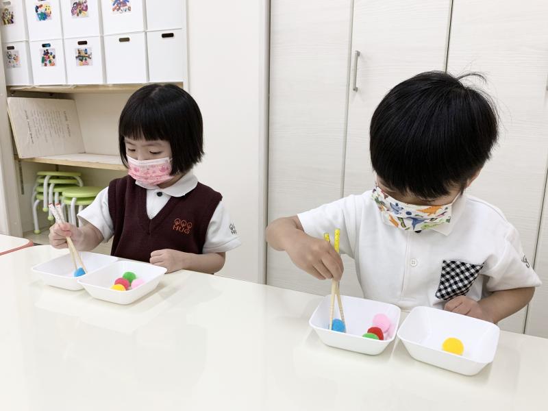おはしの練習を始めました《大阪市西区、新町にある幼児教育一体型保育園HUGアカデミー》
