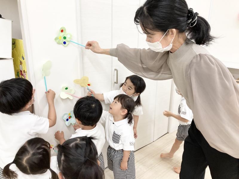 火曜日のカリキュラムはリトミックです！《大阪市西区、新町にある幼児教室一体型保育園》