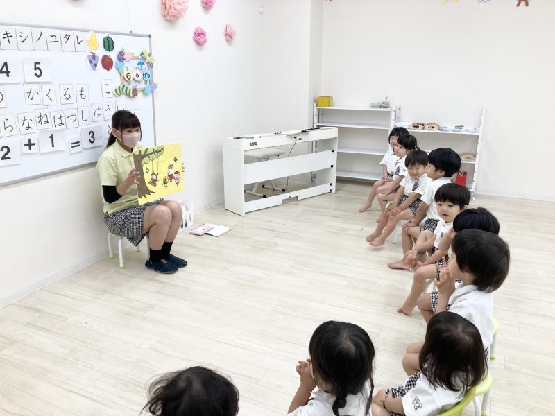 グリーティング頑張っています《大阪市西区、新町にある幼児教育一体型保育園HUGアカデミー、一時預かり、一時保育》