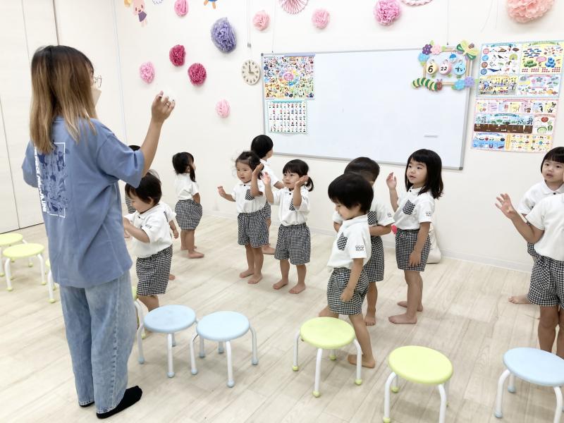 英語をしました《大阪市西区、新町にある幼児教育一体型保育園HUGアカデミー、一時預かり、一時保育》