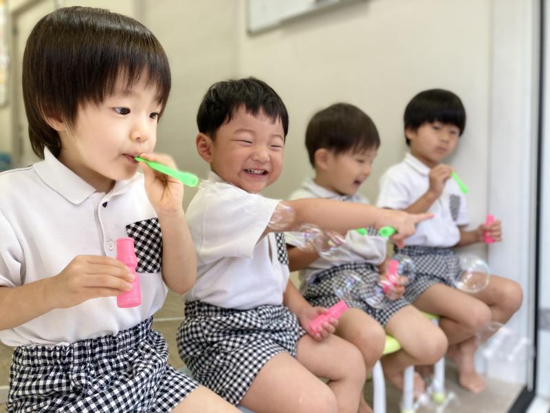 シャボン玉《大阪市西区、新町にある幼児教育一体型保育園HUGアカデミー、一時預かり、一時保育》