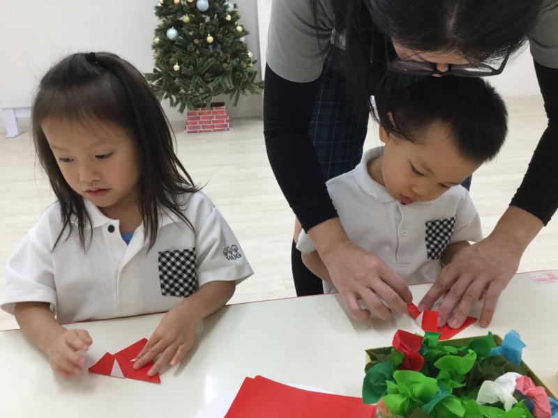 サンタのクリスマスリース！《大阪市西区新町、幼児教室一体型保育園》