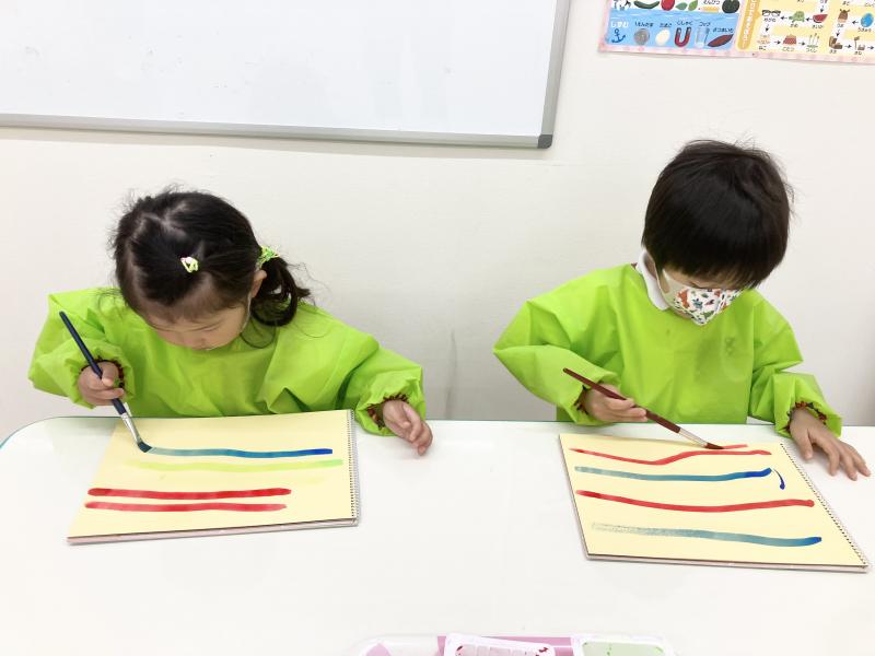 絵の具をしました《大阪市西区、新町にある幼児教育一体型保育園HUGアカデミー、一時預かり、一時保育》