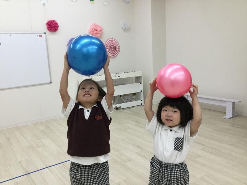 ボールをつこう！《大阪市西区新町、幼児教室一体型保育園》