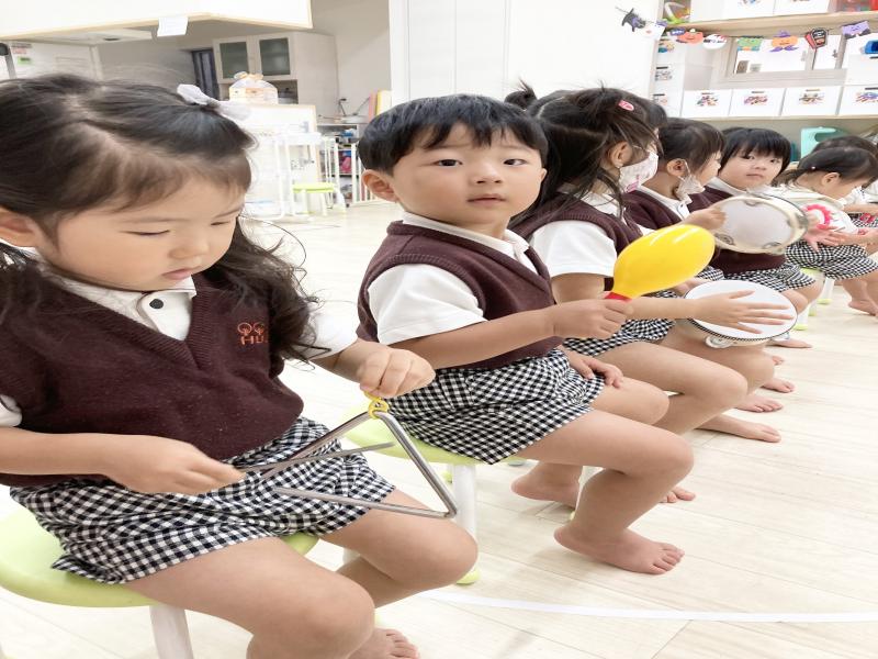 楽器を使いました《大阪市西区、新町にある幼児教育一体型保育園HUGアカデミー、一時預かり、一時保育》