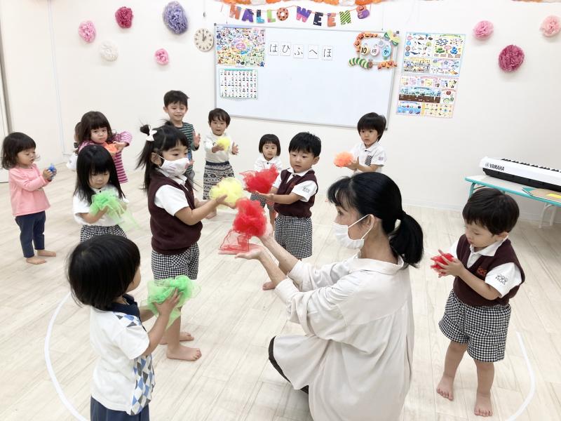 リトミックをしました《大阪市西区、新町にある幼児教育一体型保育園HUGアカデミー、一時預かり、一時保育》