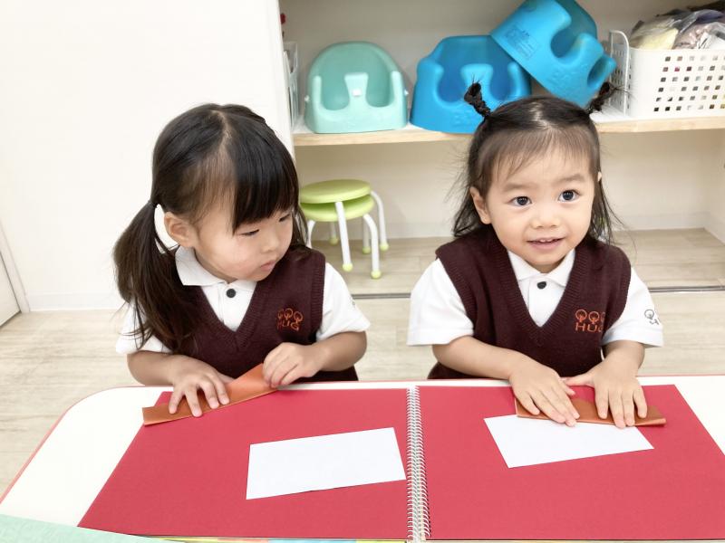 折り紙をしました♪《大阪市西区、新町にある幼児教室一体型保育園》