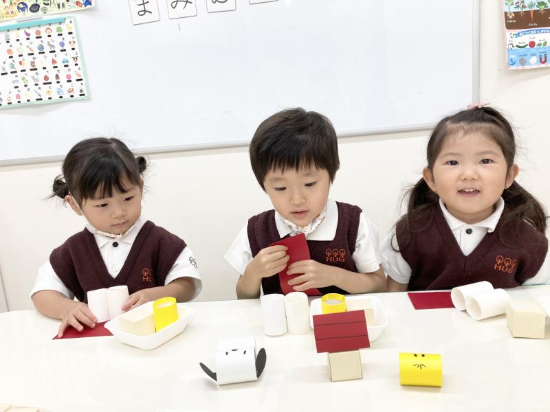 今日はクラフトです♪《大阪市西区、新町にある幼児教室一体型保育園》