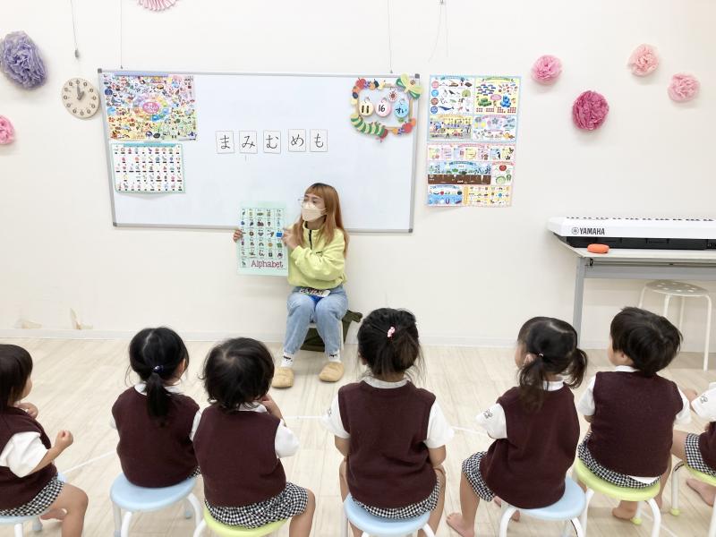 ライカ先生のイングリッシュ《大阪市西区、新町にある幼児教育一体型保育園HUGアカデミー、一時預かり、一時保育》