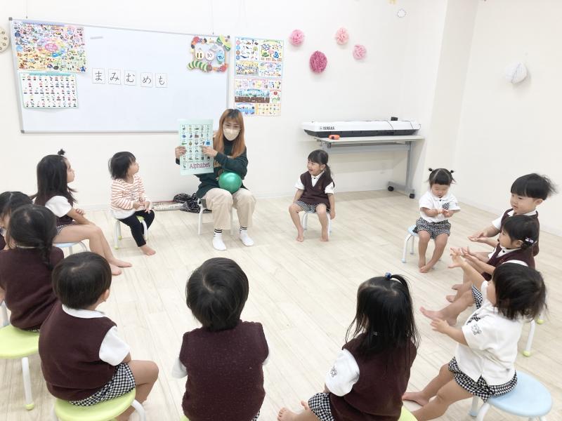 ライカ先生のイングリッシュ《大阪市西区,新町にある幼児教育一体型保育園HUGアカデミー、一時預かり、一時保育》