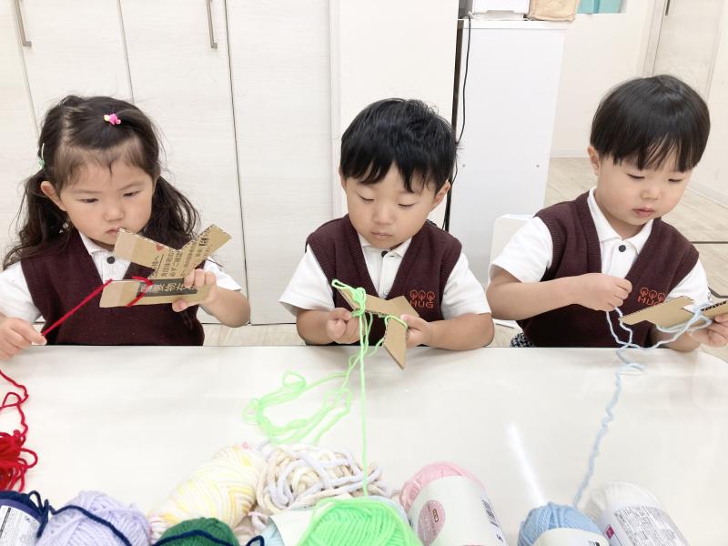 毛糸を使って、、、！《大阪市西区,新町にある幼児教育一体型保育園HUGアカデミー、一時預かり、一時保育》