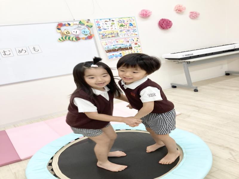 みんなでトランポリン♡《大阪市西区、新町にある幼児教室一体型保育園》