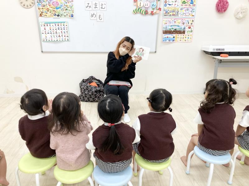 ライカ先生のイングリッシュ《大阪市西区,新町にある幼児教育一体型保育園HUGアカデミー、一時預かり、一時保育》