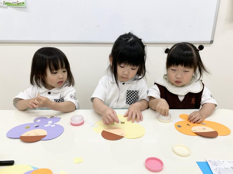 クラフト　ちょうちょを作りました☆ 《大阪市西区,新町にある幼児教育一体型保育園HUGアカデミー、一時預かり、一時保育》