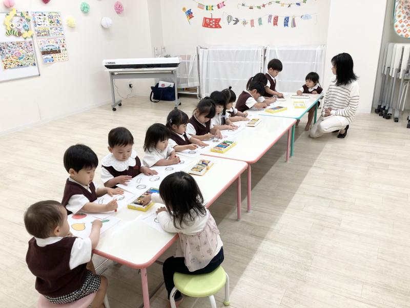 リトミックをしました♪ 《大阪市西区,新町にある幼児教育一体型保育園HUGアカデミー、一時預かり、一時保育》
