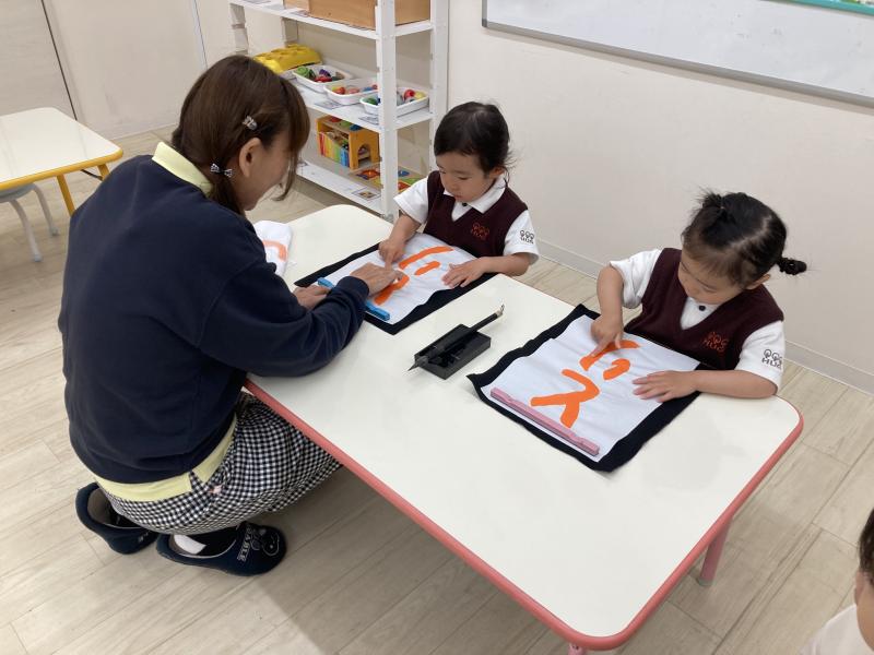 習字をしましたよ♪ 《大阪市西区,新町にある幼児教育一体型保育園HUGアカデミー、一時預かり、一時保育》