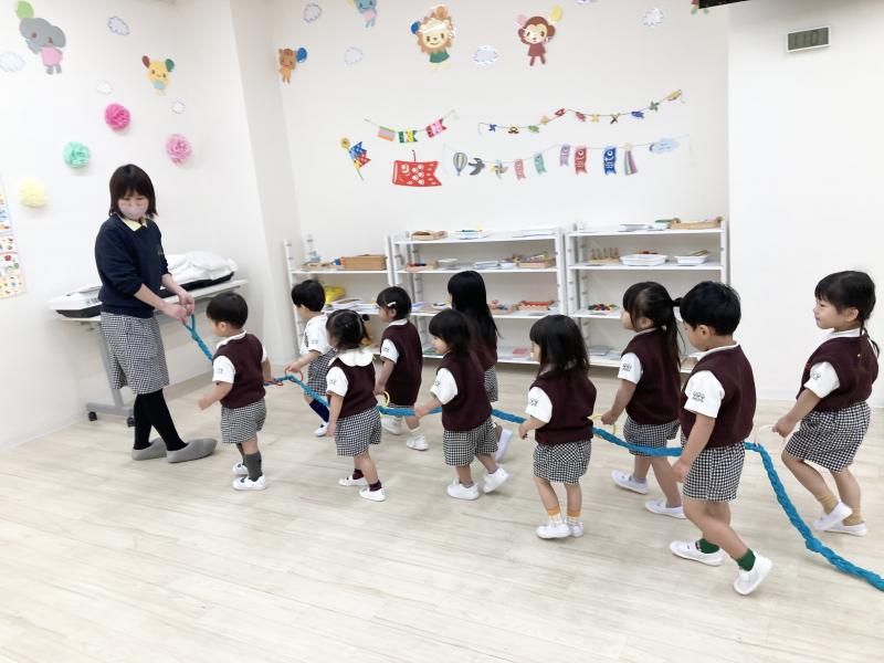 体操しました♪ 《大阪市西区,新町にある幼児教育一体型保育園HUGアカデミー、一時預かり、一時保育》