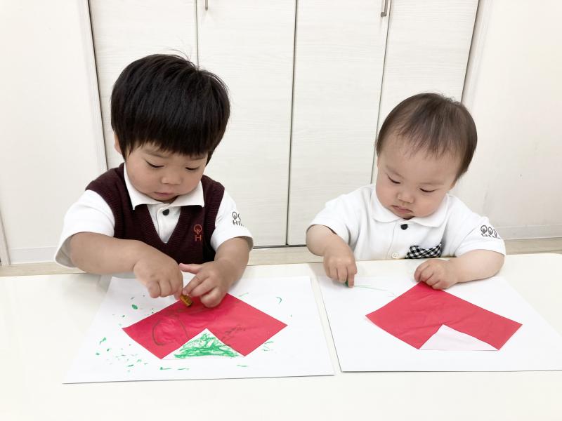 イチゴを折りましたよ♪  《大阪市西区,新町にある幼児教育一体型保育園HUGアカデミー、一時預かり、一時保育》