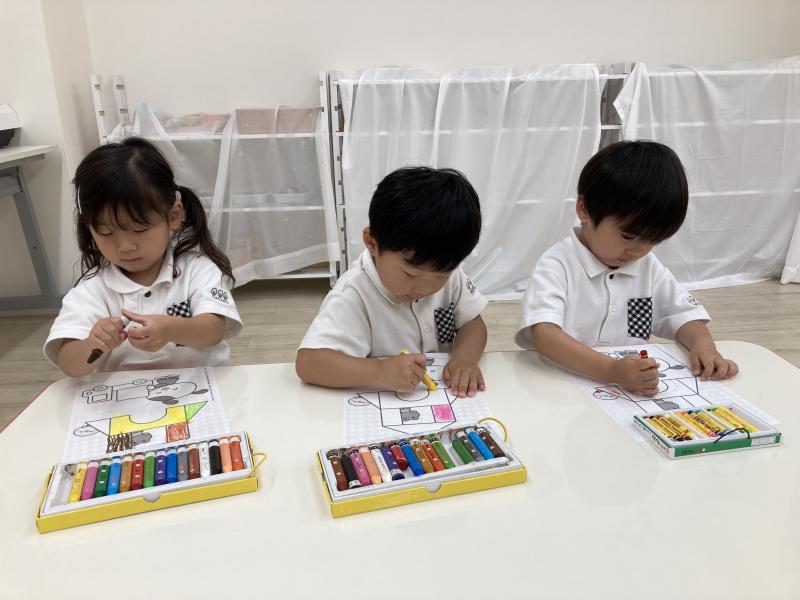 絵画《大阪市西区,新町にある幼児教育一体型保育園HUGアカデミー、一時預かり、一時保育》