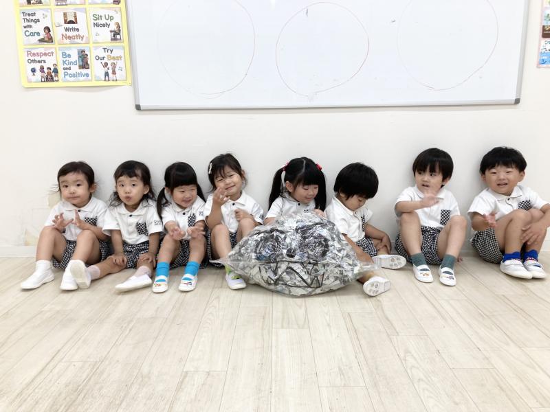 新聞遊びをしました！《大阪市西区,新町にある幼児教育一体型保育園HUGアカデミー、一時預かり、一時保育》