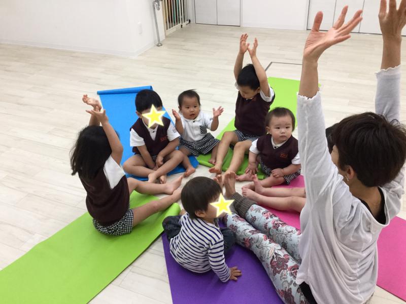 キッズヨガで集中力UP！《大阪市西区新町、幼児教室一体型保育園》