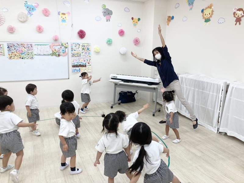 リトミック♪ 《大阪市西区,新町にある幼児教育一体型保育園HUGアカデミー、一時預かり、一時保育》