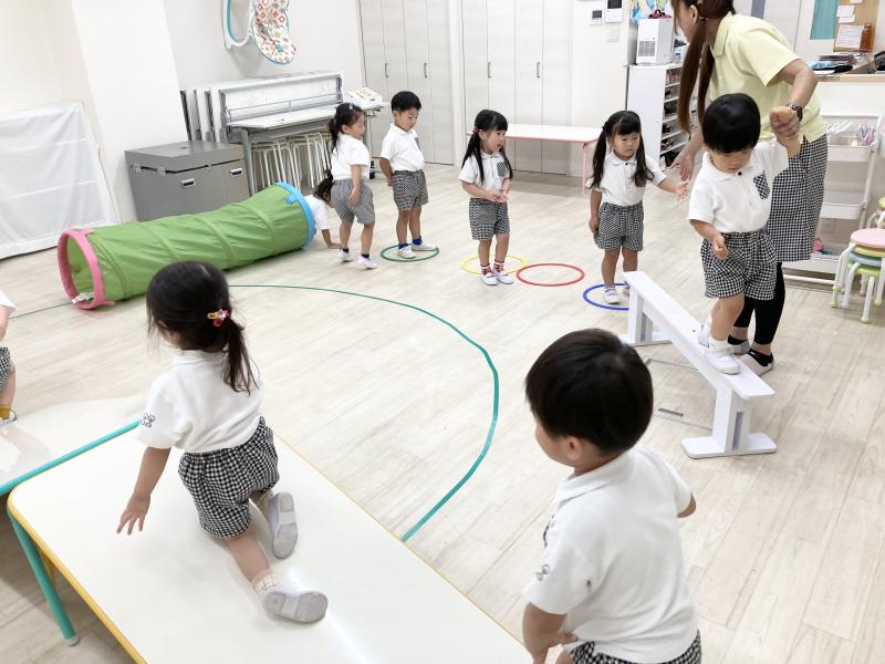 体操をしましたよ♪ 《大阪市西区,新町にある幼児教育一体型保育園HUGアカデミー、一時預かり、一時保育》