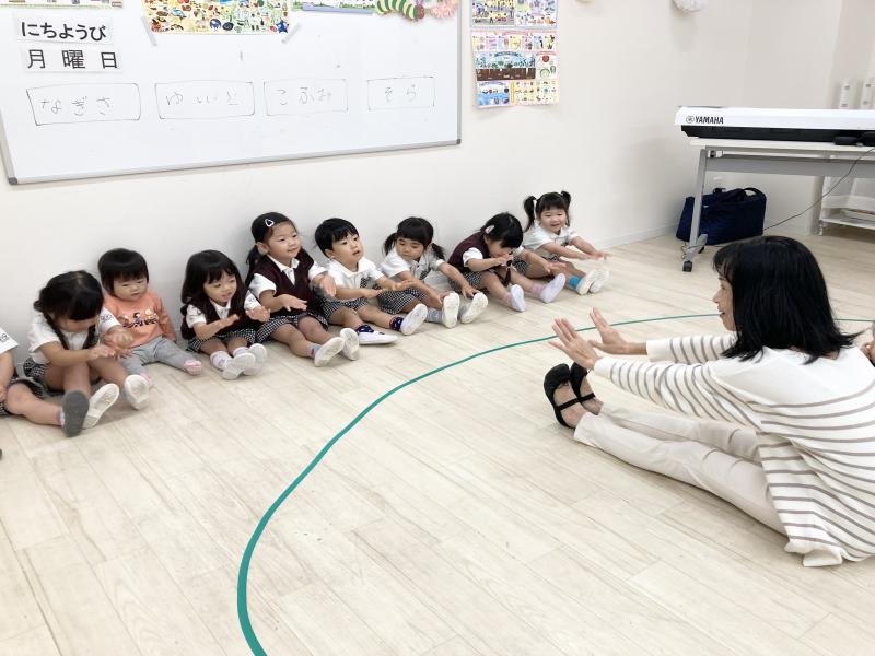 リトミックをしました！《大阪市西区,新町にある幼児教育一体型保育園HUGアカデミー、一時預かり、一時保育》