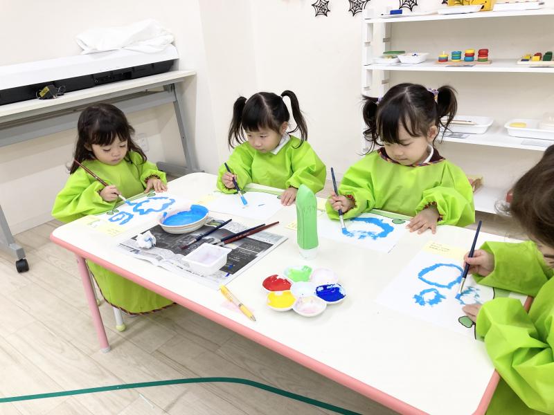 絵の具をしましたよ！《大阪市西区,新町にある幼児教育一体型保育園HUGアカデミー、一時預かり、一時保育》