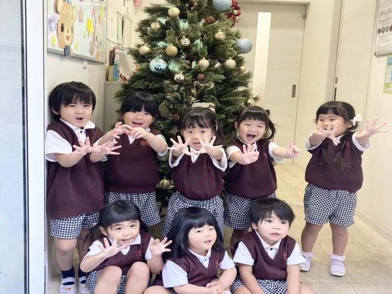 製作展・クリスマスツリーを飾りました！《大阪市西区,新町にある幼児教育一体型保育園HUGアカデミー、一時預かり、一時保育》
